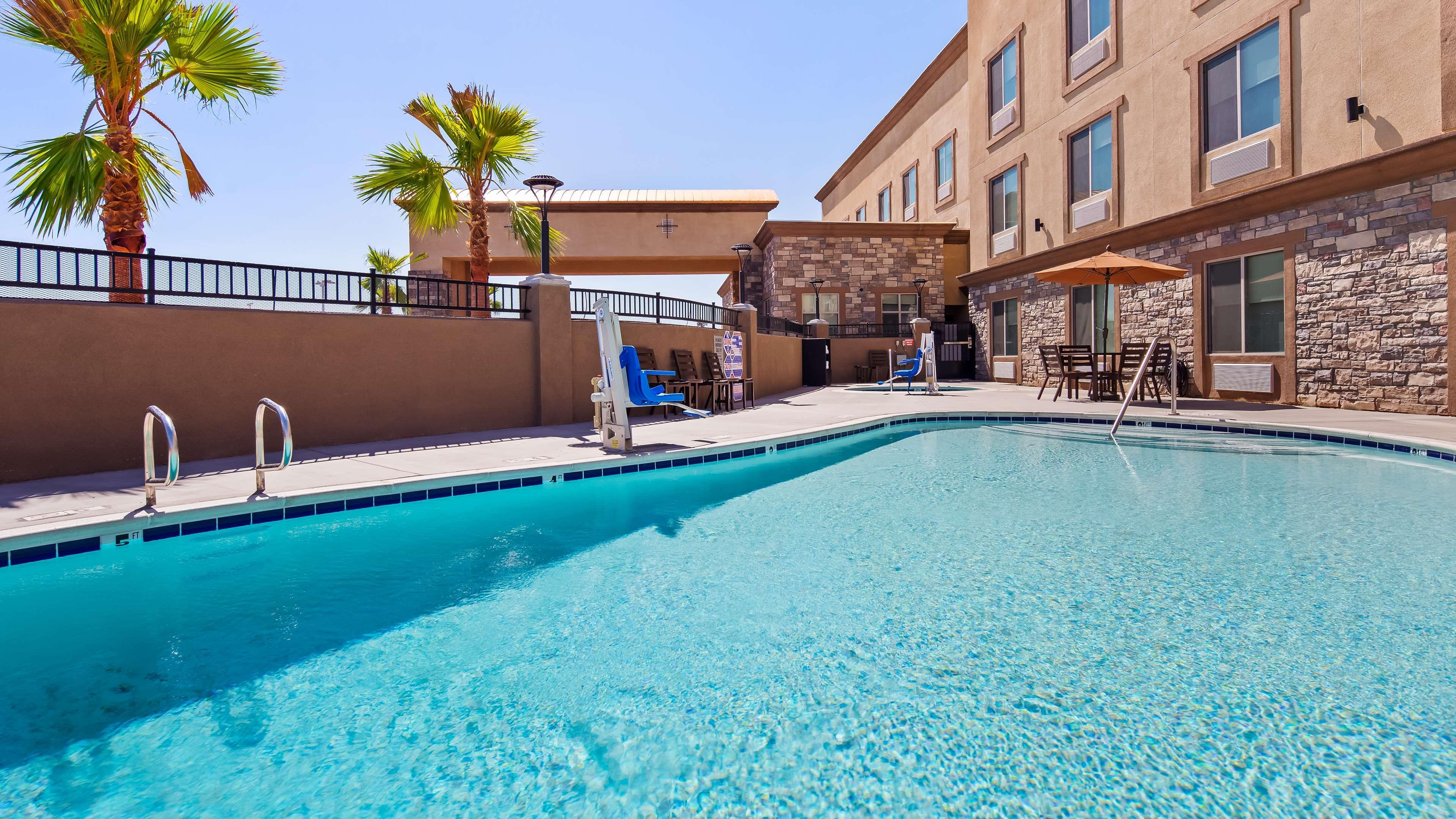 Best Western Holiday Hills Coalville Exterior photo